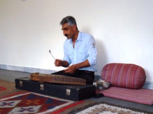 حکیم خواننده موسیقی محلی قاسم آباد