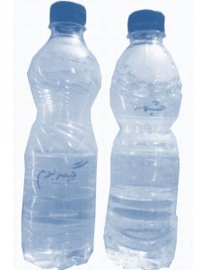بطری آب چشمه و بطری آب گیله بوم برای آزمایش