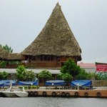 مشاهده خانه های کرسی بلند در قایق سواری تالاب چمخاله