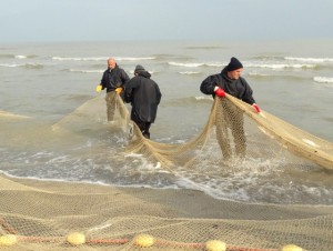 Fishermen work together for fishing, Guil and Galesh people